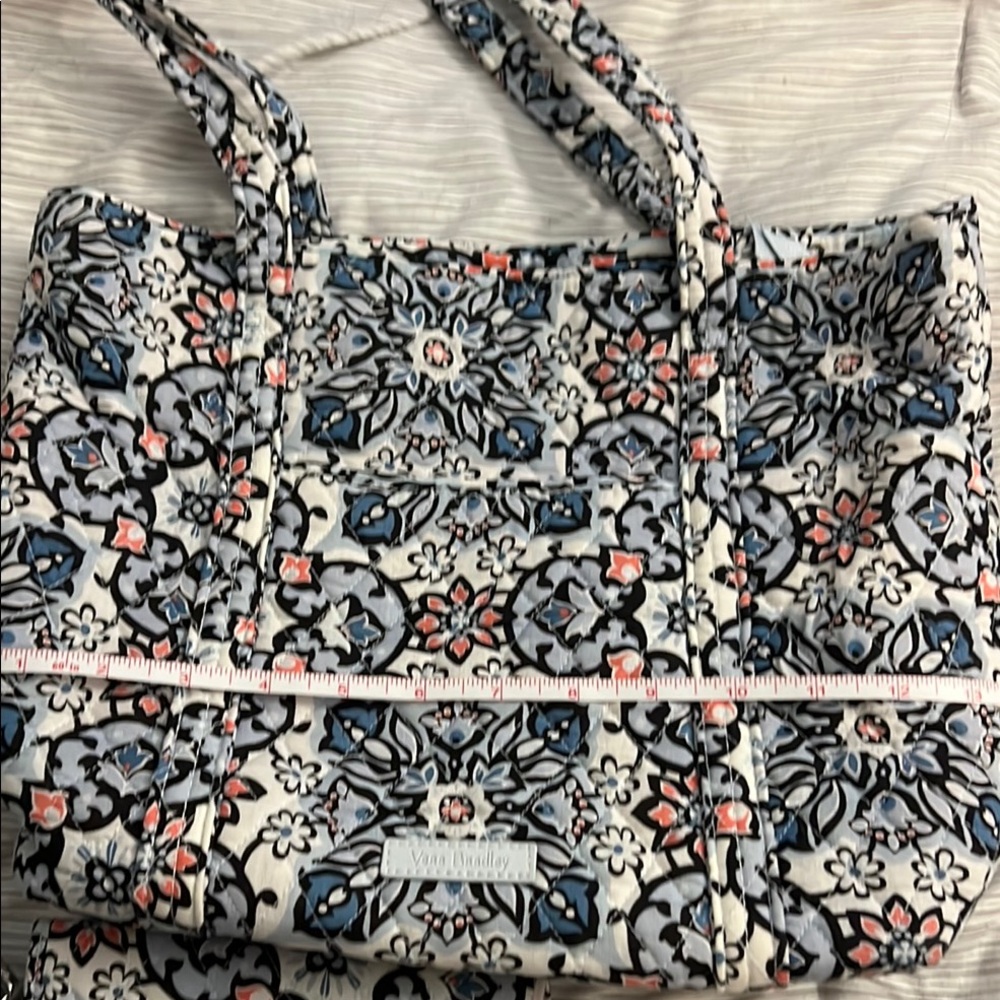 Set of Four Vera Bradley: w Blue and Pink Floral Totes, makeup and cross body